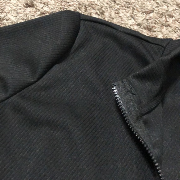 Black ribbed crop top with zipper - Picture 4 of 7